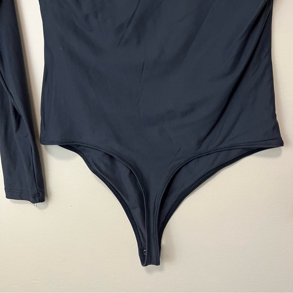 Abercrombie & Fitch Soft Matte Seamless Square Neck Bodysuit - Picture 6 of 12